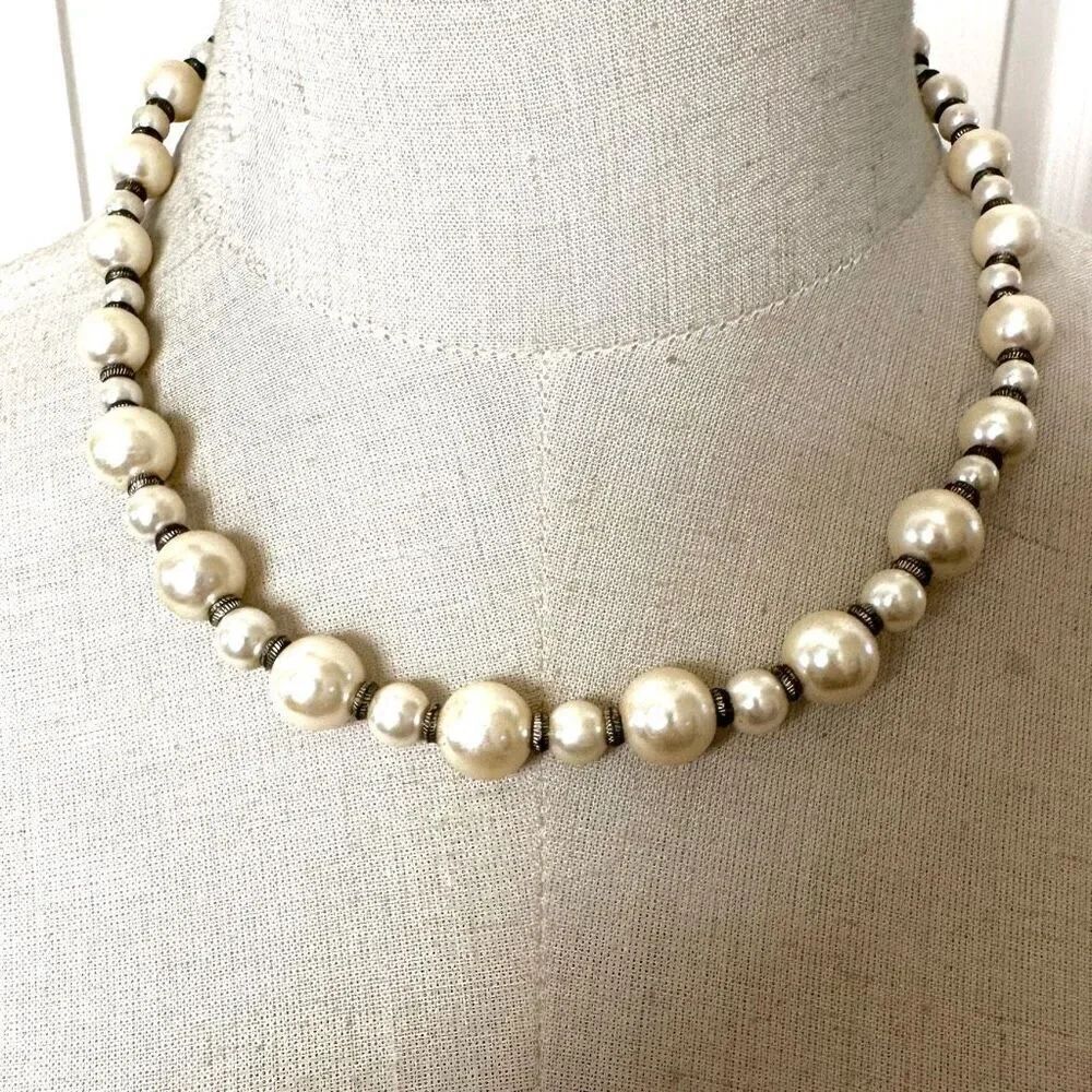 Avon vintage faux pearl silver tone beaded necklace